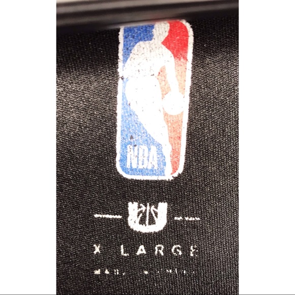 NBA Los Angeles Lakers LeBron James #23 Jersey - Picture 2 of 3